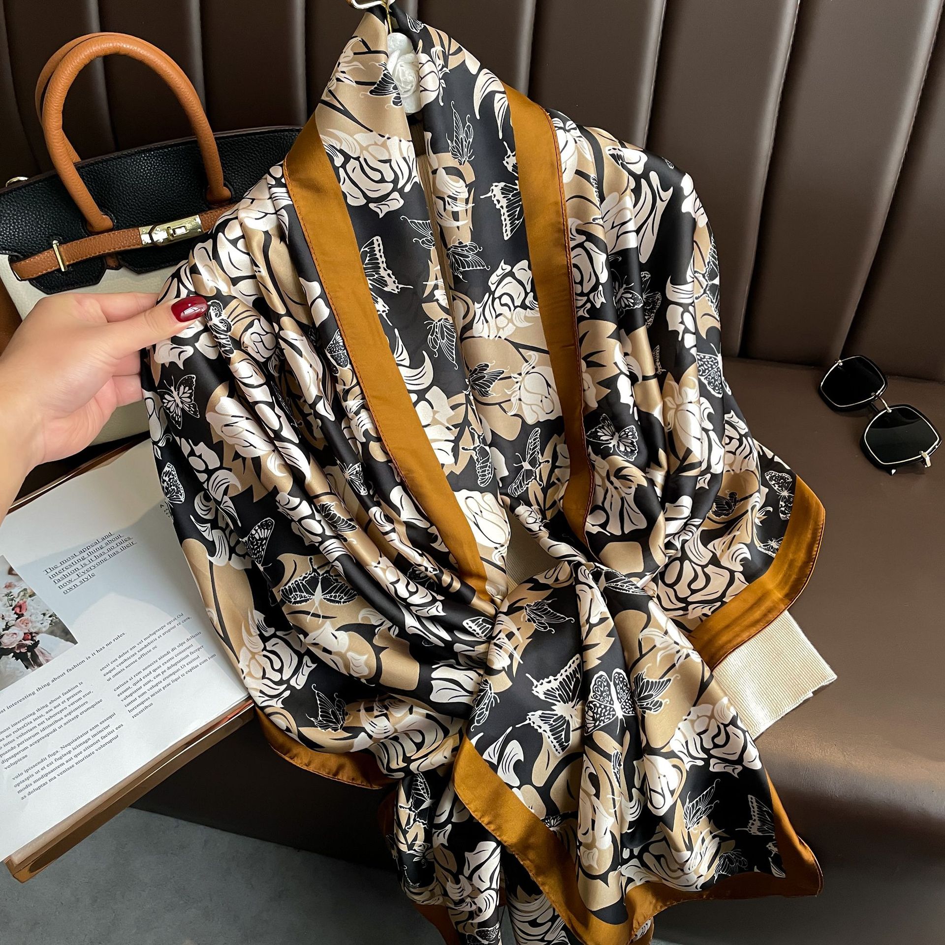 Estilo coreano artístico retro mariposa flor impresa bufanda de seda vacaciones protector solar mantón playa Toalla de seda artificial bufanda grande