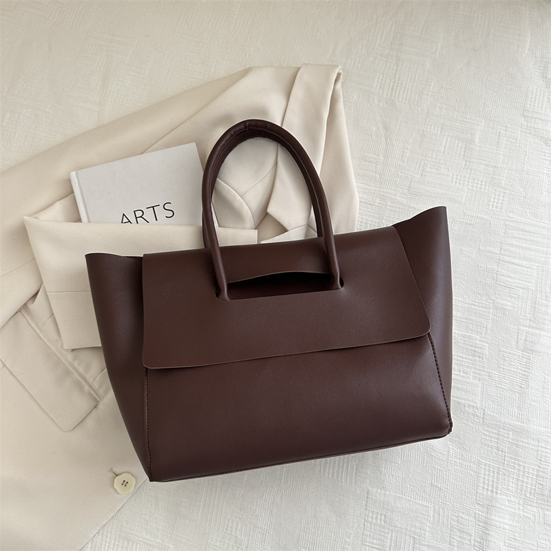 Nuevo diseño de color sólido portátil de un solo hombro fresco 2024 temperamento de otoño e invierno axilas retro de gran capacidad bolso Tott