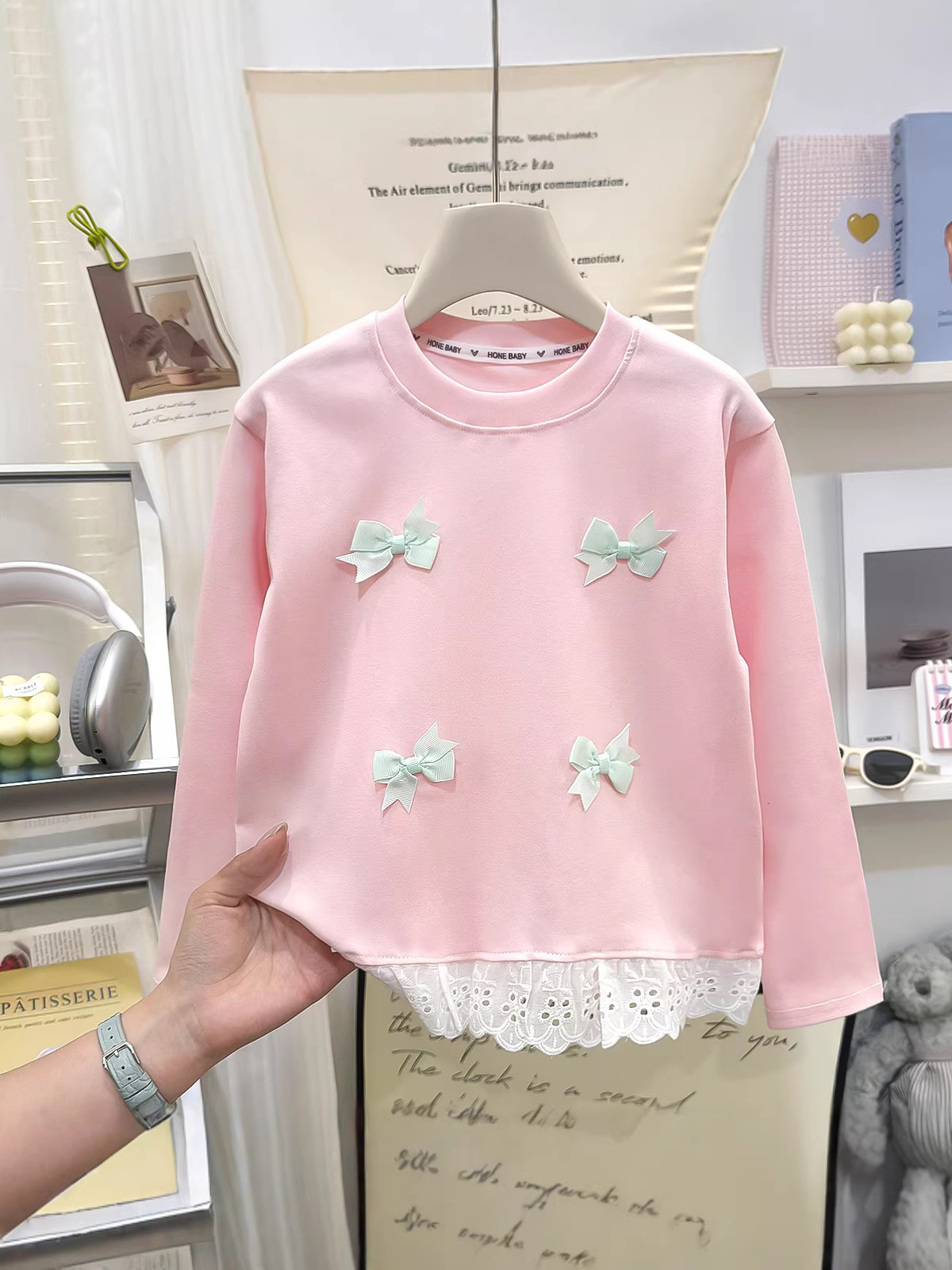 Nuevas chicas de primavera y otoño dopamina de manga larga moda lindo lazo de encaje dobladillo elegante blusa de cuello redondo