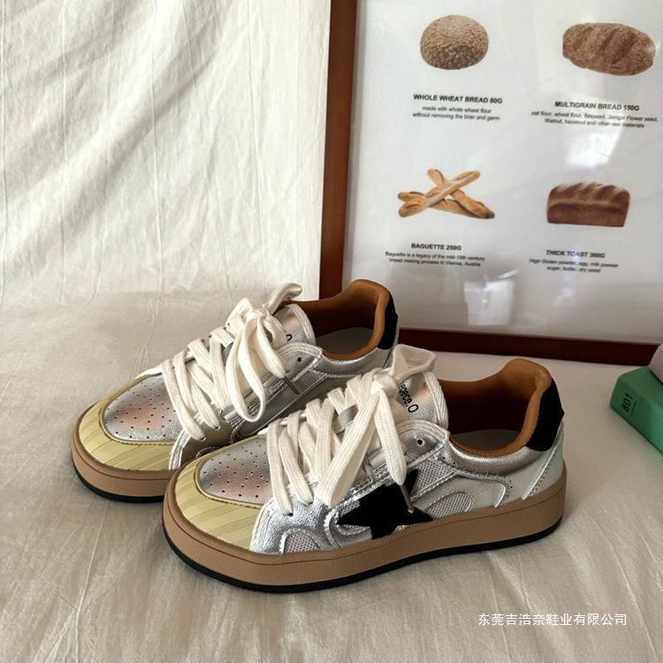 Unique and non-mainstream star-patterned sneakers for women, ins~2026 summer new style retro casual white sneakers Unique and non-mainstream star-patterned sneakers for women, ins~2026 summer new style retro casual white sneakers