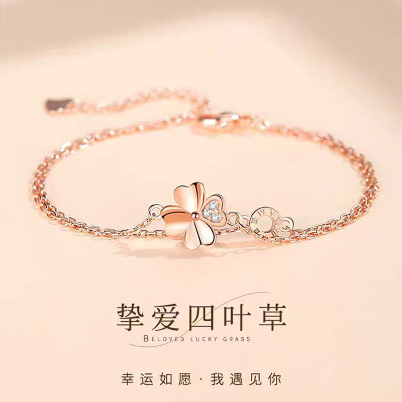 Lucky Four-Leaf Clover Bracelet for Women, Niche High-End Internet Celebrity Versatile Hand Jewelry for Girlfriend as a Valentine's Day Birthday Gift