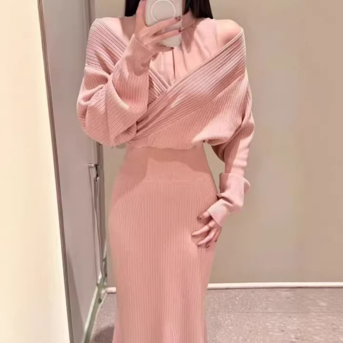 【Daisan】2026 Autumn/Winter Japanese-Style Sweet Stand-Collar Off-Shoulder Waist-Cinching Slim-Fit Knit New Dress