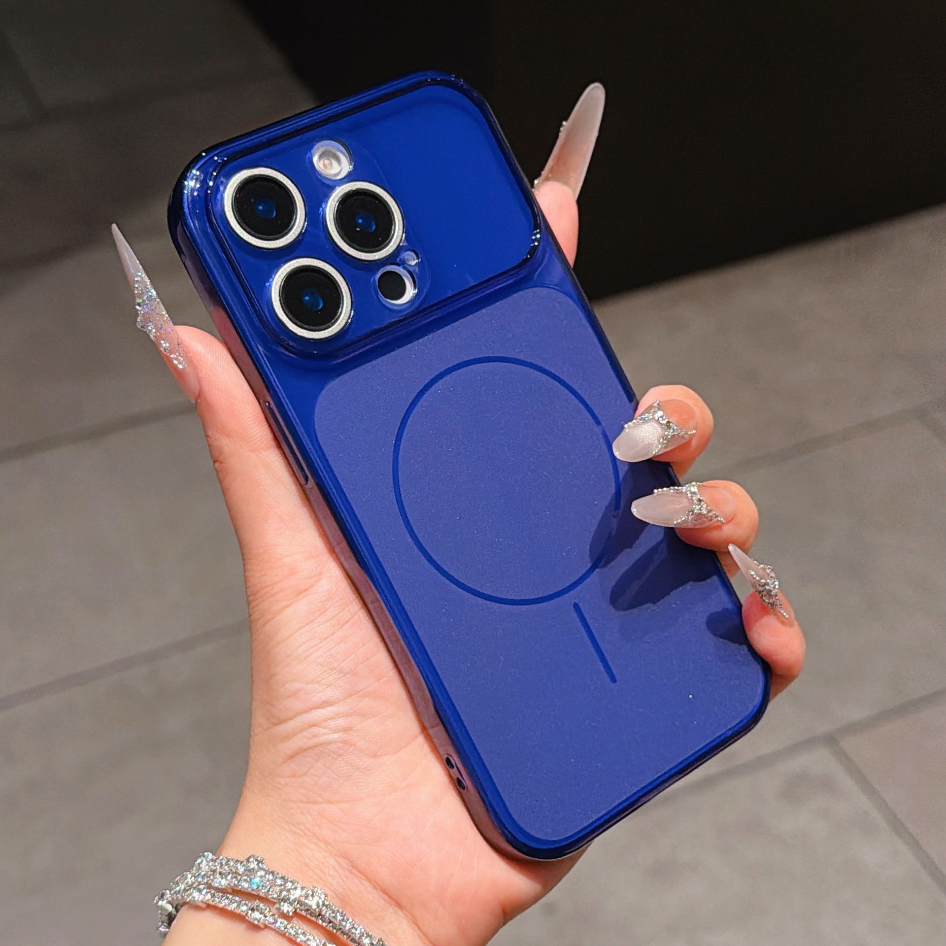 Funda Protectora para Celular iPhone 17 Pro Max y 16 de Silicona Antigolpes Mate
