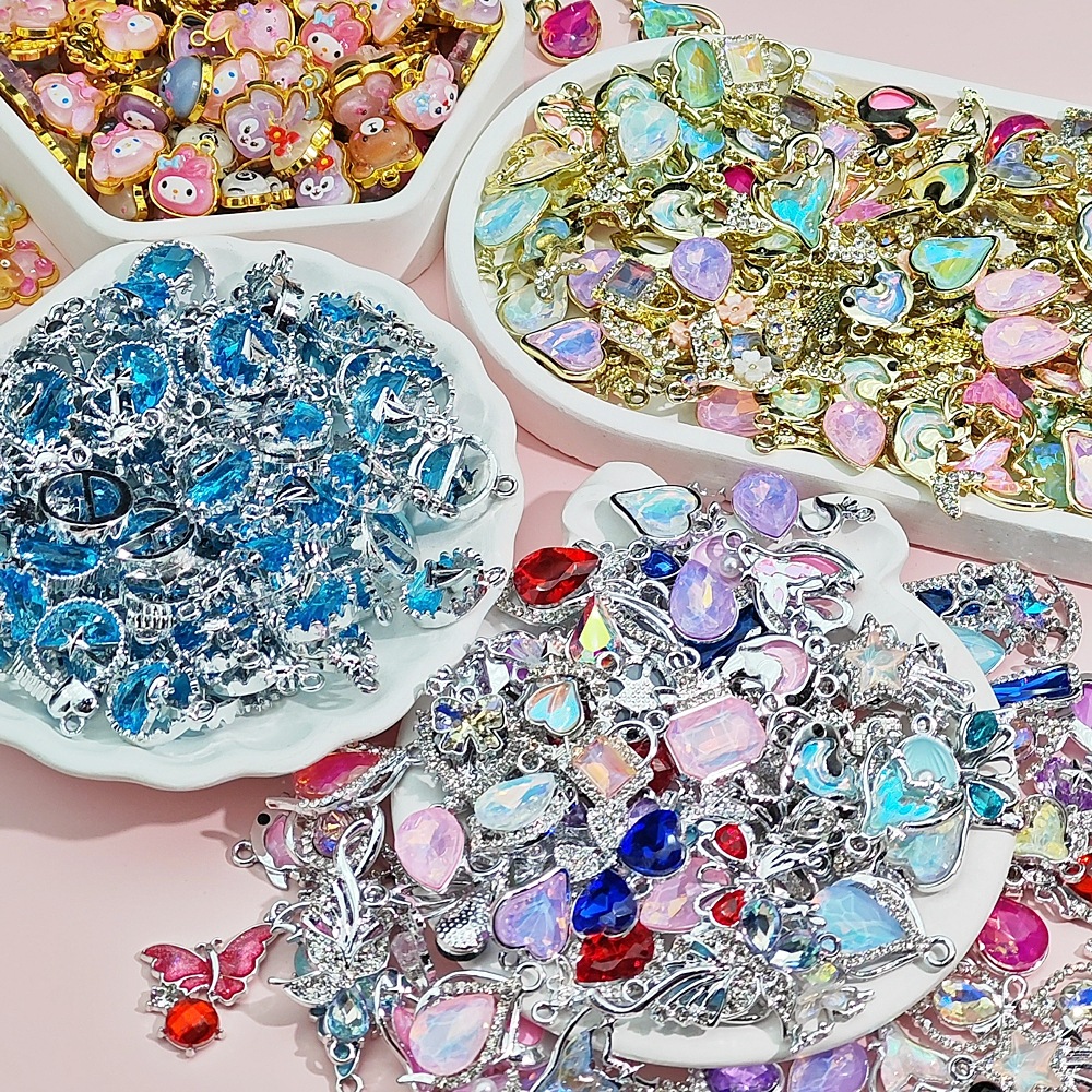 Exquisitos accesorios de joyería colgante de diamante de alta protección ultravioleta al por mayor collar DIY artesanal colgante de materiales de ropa de pulsera