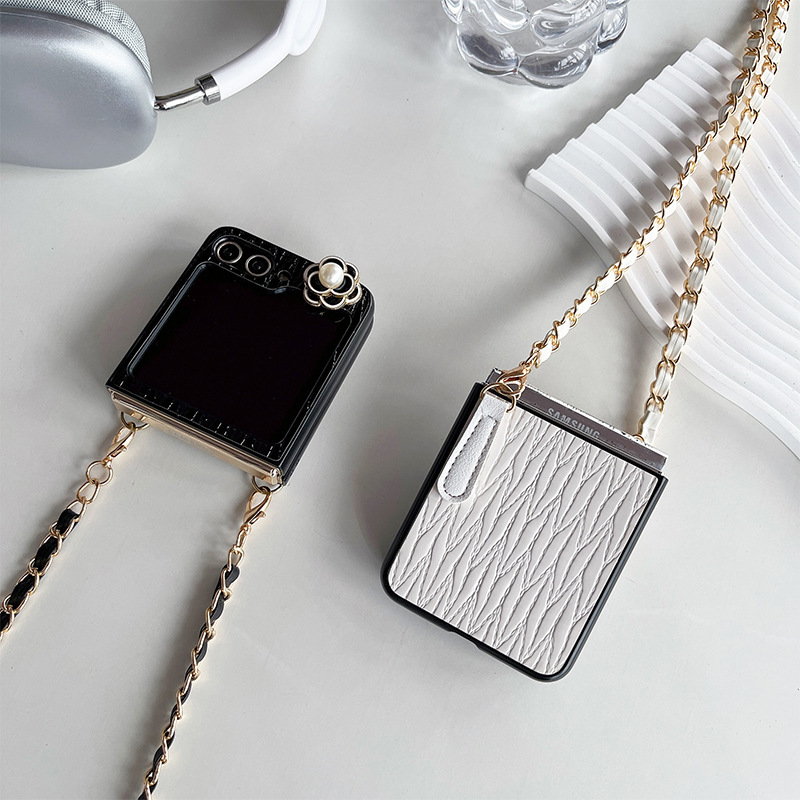 Funda para samsung z flip de piel con correa de cadena perlas_voghion.com