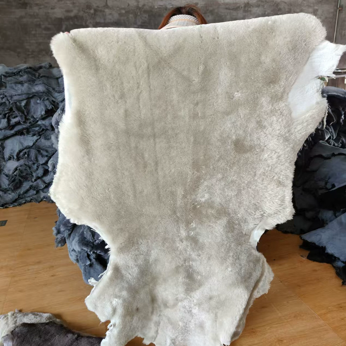 Заводская прямая поставка: овчинные сапоги-парки, одежда с шерстяной подкладкой, обувь, диван-кровать, плед, меховая подкладка.