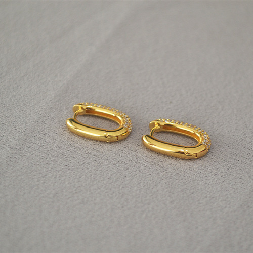 Japanese and Korean-style trendy, modern, internet-celebrity-inspired, minimalist zircon-encrusted, cool-temperament U-shaped buckle ear studs and earrings for women.