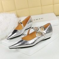 3683-6K92 Retro Metal Grip Pattern Single Shoes, Shallow Mouth Slope Heel Women's Shoes, Metal Decorative Straw Women's Single Shoes