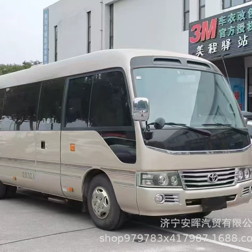 Трансграничный экспорт высококачественного роскошного автобуса 4-цилиндрового Toyota Coaster на 19-23 места, среднеразмерного автобуса с выбросами 8m евро 3.