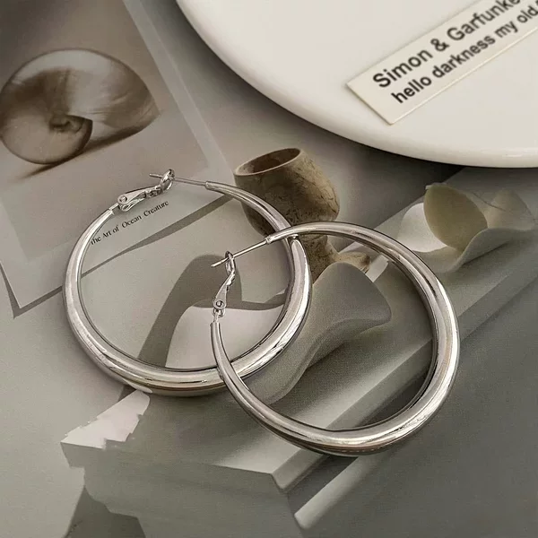 Silver Pigment Ring Earrings Women's Metal Geometric Circle Cold Style Elegant Fashion Ear Ring Niche Design Simple Earrings