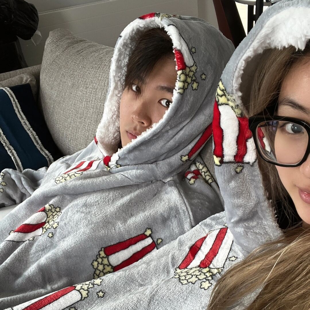 Pareja creativa doble pijama Otoño e Invierno Nuevo suéter con capucha forrado de lana traje de palomitas de maíz desgaste del hogar transfronterizo al por mayor