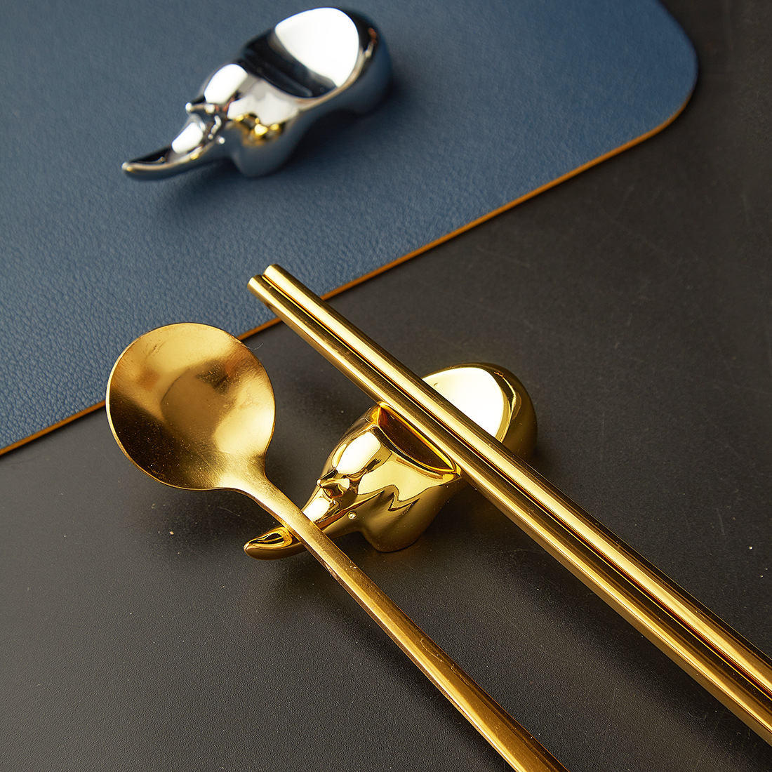 Chopstick Holder Nordic Animal Rhinoceros Creative Dual-use Multi-functional Household Chopsticks Pillow Soup Spoon Public Chopsticks Tableware Setting