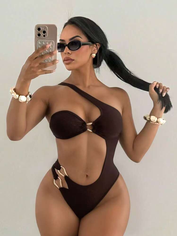 Langxin2026 nuevo trajes de baño europeos y estadounidenses de color sólido hueco de un solo hombro decoración metálica bikini sexy