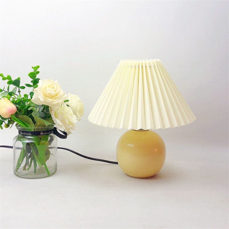 Lámpara de mesa lámpara de noche dormitorio nuevo chino clásico estilo japonés cálido romántico cálido luz plisada enfermería luz de la noche