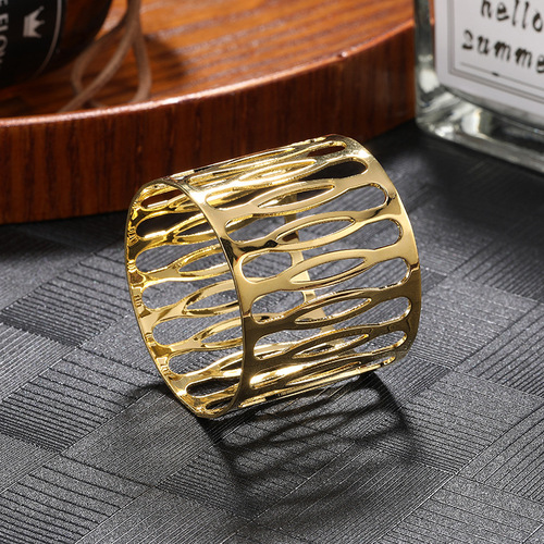 Simple metal handicraft napkin ring tableware napkin ring western dining utensil creative pattern hollowed-out napkin ring 
