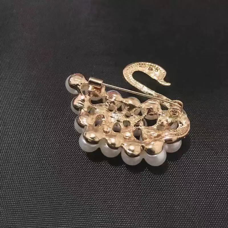 新款时尚大气珍珠胸针女合金天鹅动物胸花镶钻别针胸针饰品批发西|undefined