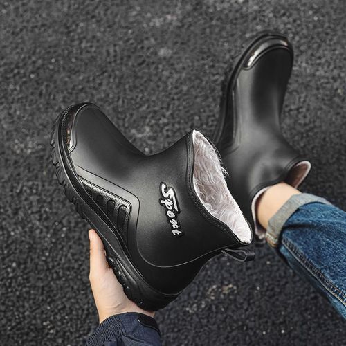 Fleece-lined thermal rain boots for men, short-cuff non-slip waterproof shoes, kitchen rubber shoes, car-washing and construction-site wear-resistant water boots with fleece lining.