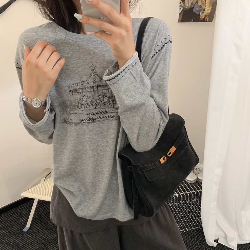 Hand-drawn design autumn new carousel print round neck long sleeve T-shirt, fashionable women's base shirt A38606 Hand-drawn design autumn new carousel print round neck long sleeve T-shirt, fashionable women's base shirt A38606