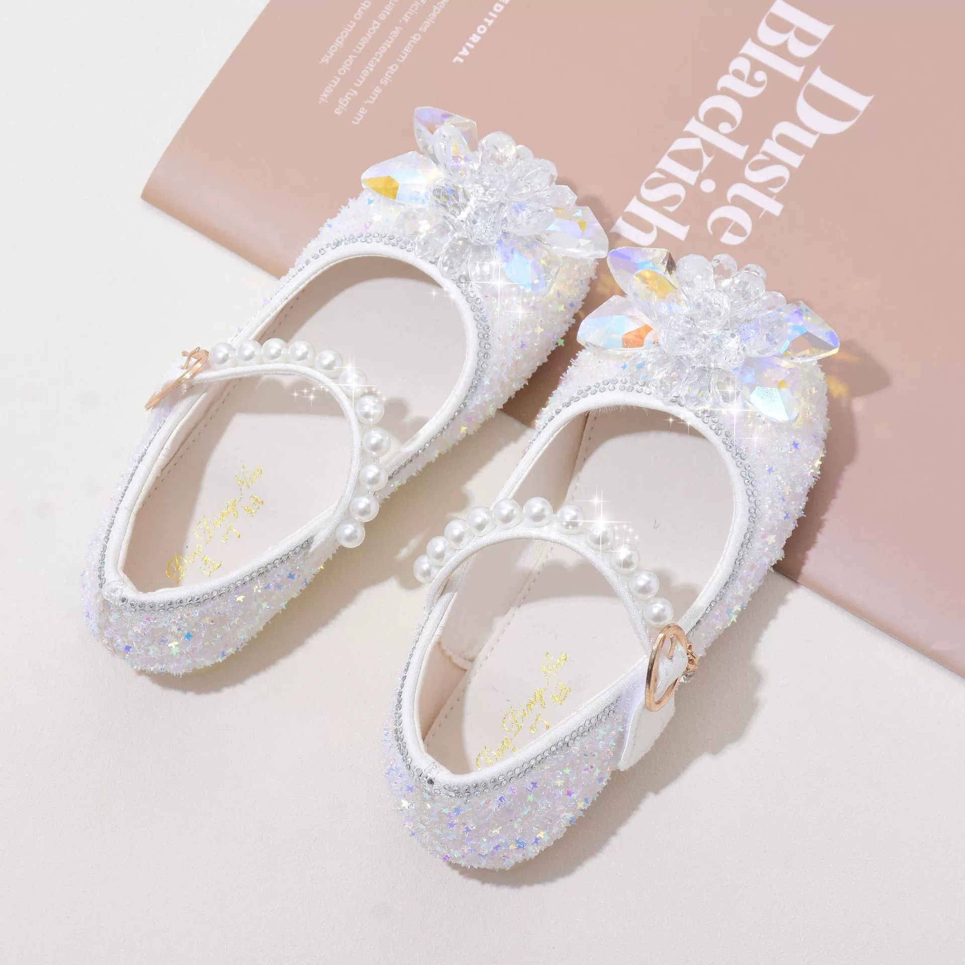 Детская обувь со стразами, обувь принцессы на мягкой подошве, новинка весны и осени, кожаная обувь для маленьких девочек, однослойная обувь для девочек, стильная обувь в горох