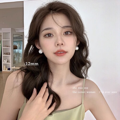  New Pearl Stud Earrings: Instagram-Inspired, Luxurious Yet Affordable Vintage Style, Elegant Socialite-Grade Pearl Earrings with Silver Pins—A Niche Design Perfect for Unique Tastes