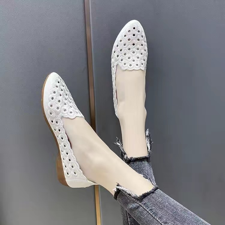 Mocasines de suela blanda con recortes bordados, zapatos de cuña sin cordones para mujer, zapatos para mamá, zapatos de verano transpirables de tacón bajo.