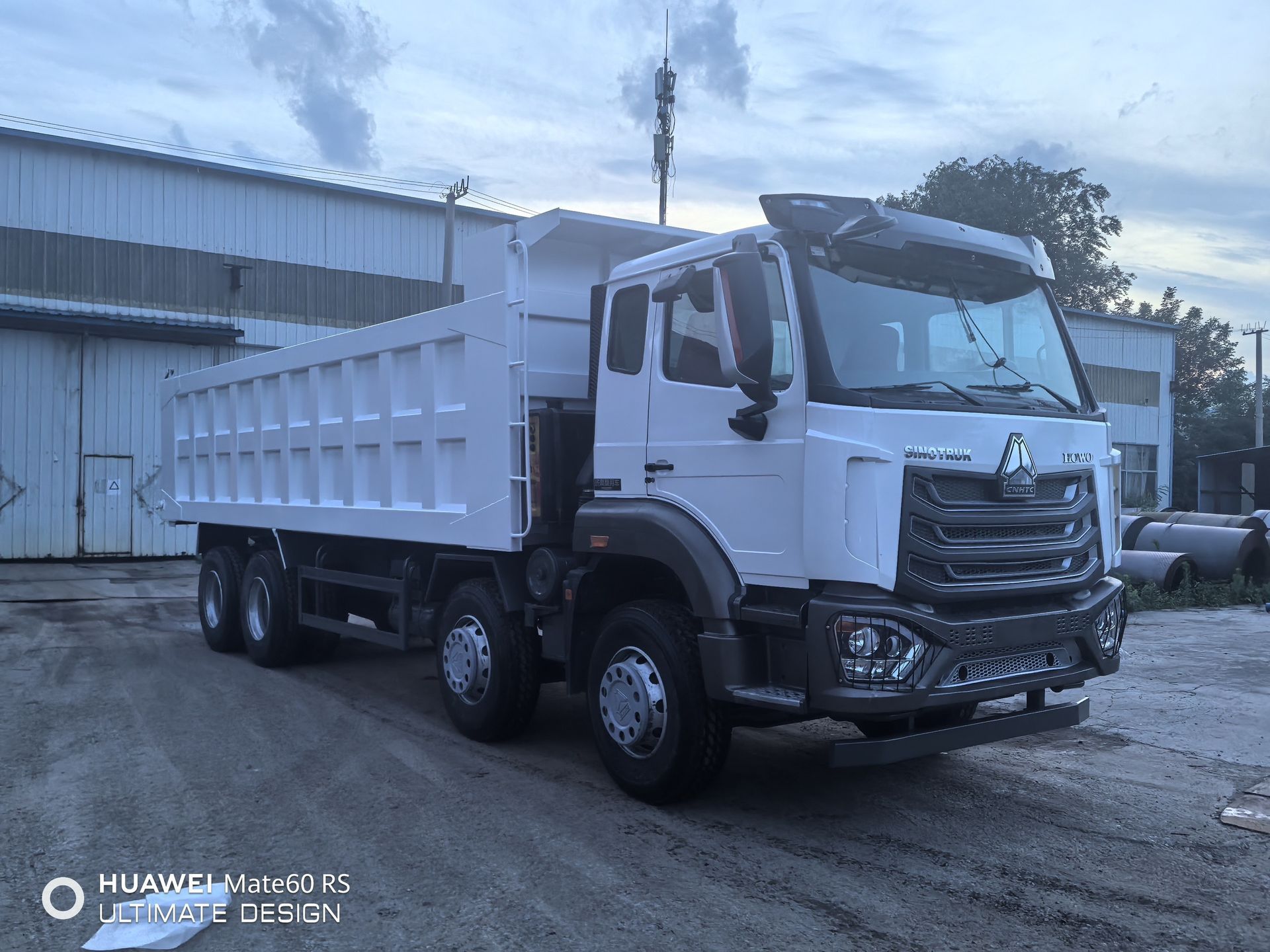 Export of HOWON X8X4 dump trucks for heavy-duty soil transport, engineering tipper trucks directly supplied by the manufacturer