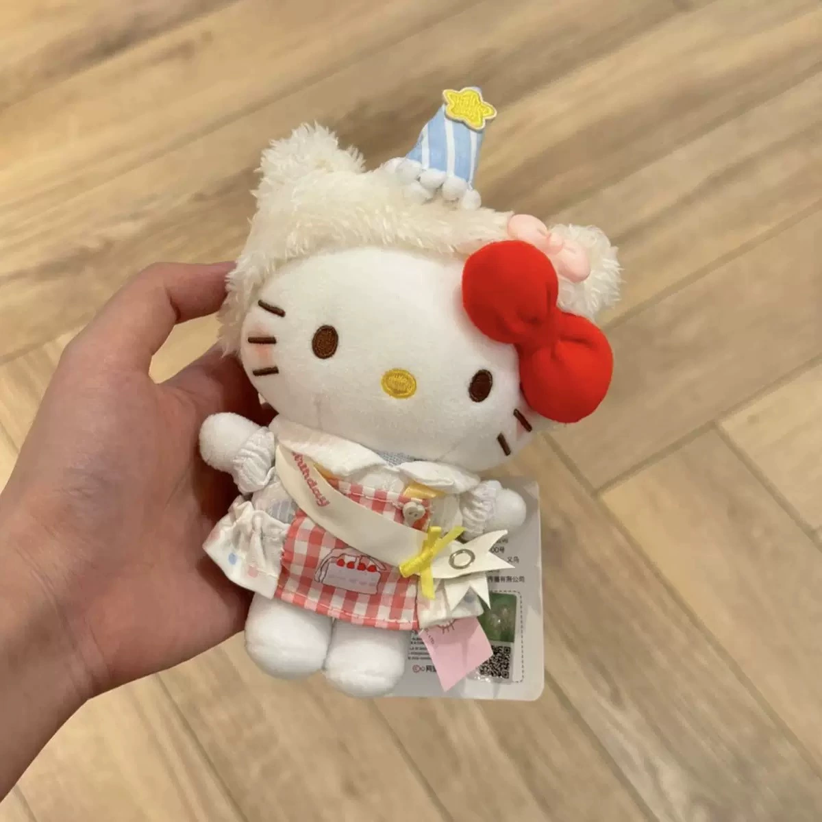Plush Keychain (Hello Kitty) — Classic Backpack Pendant, Assorted Outfit Styles, 12 cm
