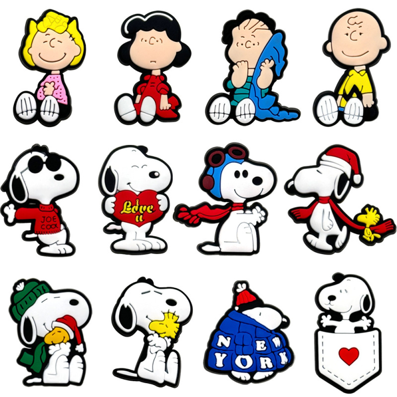 New cute cartoon Snoopy series hole shoes shoes flower shoe buckle soft rubber PVC shoes accessories DIY jewelry wholesale New cute cartoon Snoopy series hole shoes shoes flower shoe buckle soft rubber PVC shoes accessories DIY jewelry wholesale