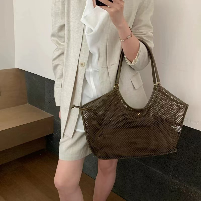 짠 메쉬 휴대용 토트 백 여성 대용량 봄과 여름 새로운 레저 휴가 캐주얼 통근 어깨 가방