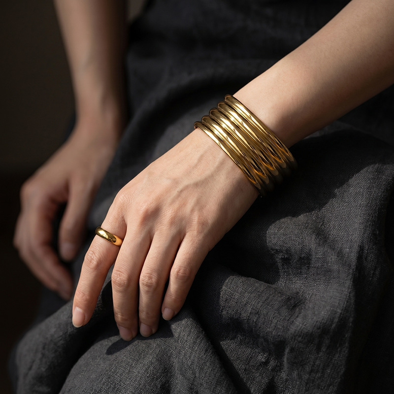 TENA Europa y los Estados Unidos de joyería transfronteriza alta sensación de acero inoxidable 18k oro chapado pulsera pulsera de acero titanio abertura pulsera mujer