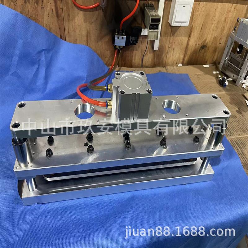 玖安模具 供应3mm42条直线点断气动打孔机