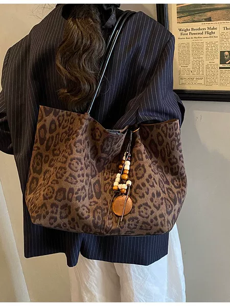 2026 New Trendy Leopard Print Large-Capacity Tote Bag for Daily Commuting, Stylish Shoulder Underarm Bag for Women