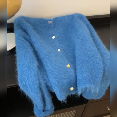 Soft and Chewy Klein Blue High-End Cardigan for Women, Autumn/Winter Retro Leisure Style Cashmere Knit Outerwear