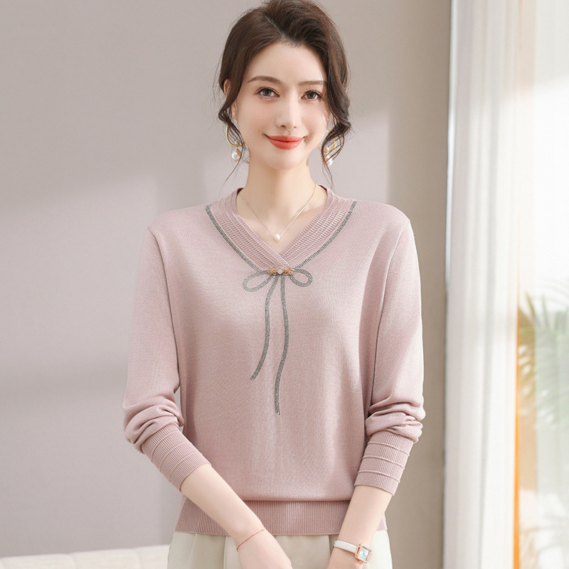 Spring and Autumn New V-neck Knitted Shirt Middle-aged Mother Age-reducing Base Shirt T-shirt Western-style All-match Diamond-encrusted Women's Sweater