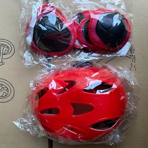 儿童头盔护具男女防护轮滑头盔护具套装滑板车旱冰溜冰鞋护膝套装