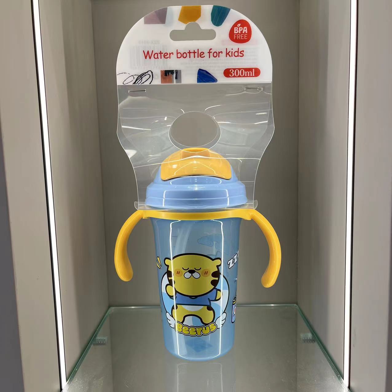 Fábrica directa de tazas de agua para niños con cabeza de sujeción con mango de cubierta de aislamiento térmico a prueba de quemaduras a prueba de caídas tazas de agua 300ML