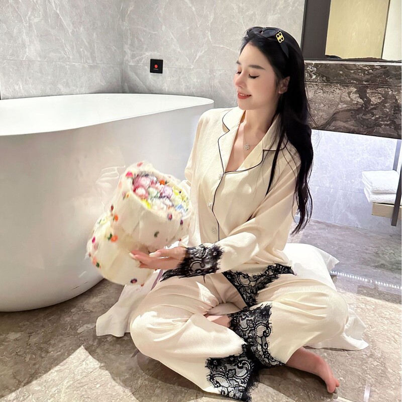 Ys233【Jiangpan Shiyue】Light Luxury and High-End Lace Patchwork Ice Silk Pajamas, New Loose-Fitting Home Wear for Spring and Autumn