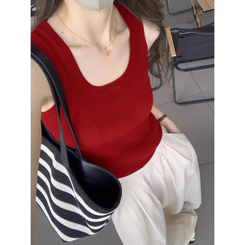 Red Ribbed U-Neck Knitted Camisole for Women, Summer Outerwear, Side Breast Coverage, Slim Fit, Sleeveless Top, Beautiful Back