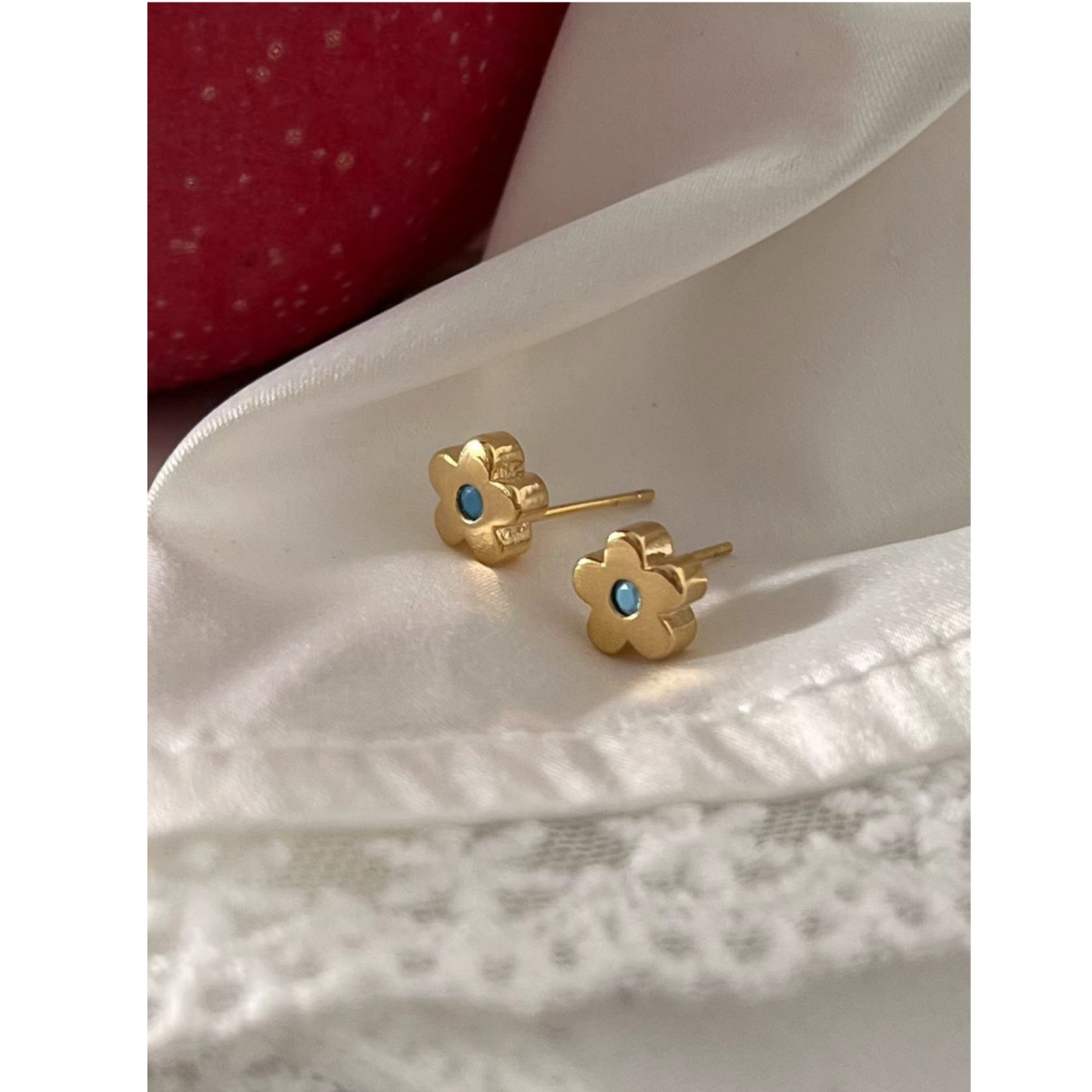 Cute fresh summer fashionable earrings flower-shaped