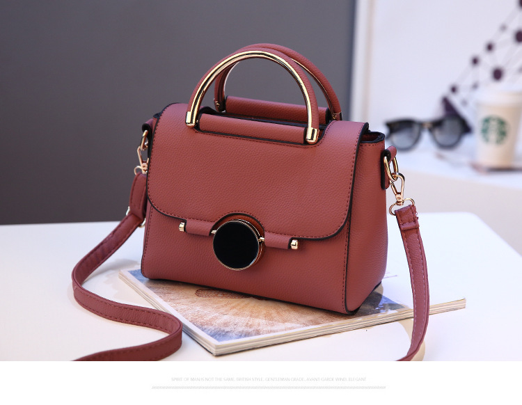 Women's Small Pu Leather Solid Color Vintage Style Classic Style Square Lock Clasp Crossbody Bag display picture 18