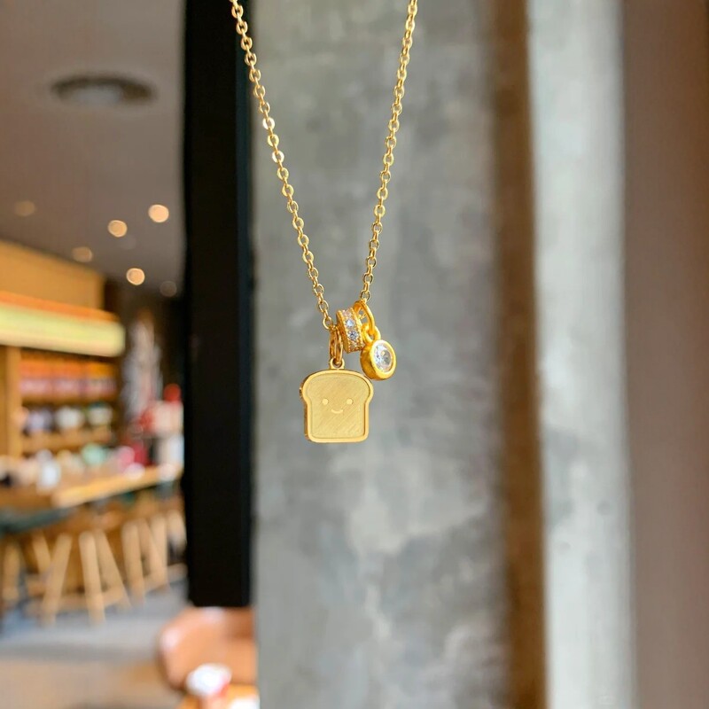 Xiaohongshu Hot-Selling New Chinese-Style Trendy Smiley Toast Bread Necklace for Women, Bread Pendant Necklace, One-Piece Dropshipping