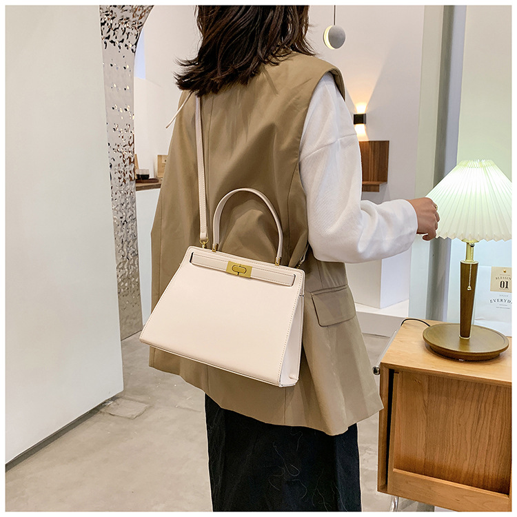 Femmes Moyen Faux Cuir Couleur Unie Mode Carré Fermeture Éclair Sac Bandoulière display picture 7