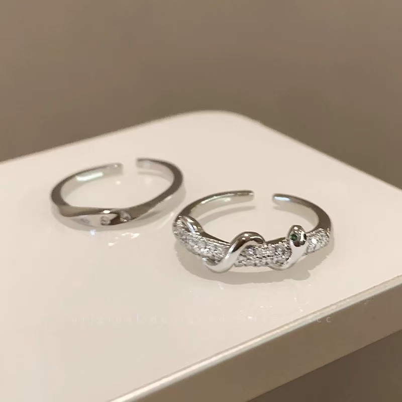 하이엔드 영감을 받은 스네이크 와인딩 오픈 링 여성의 패셔너블한 개성 다재다능한 검지 링 틈새 디자인 스태킹 링