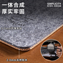 コルクフェルトのキーボードはお茶を敷いて、マウスのテーブルは事務机を敷きます。