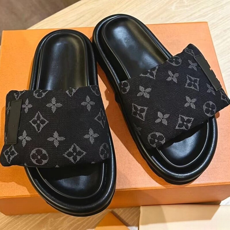 2026 New Denim Flat Slippers for Women, Summer Fashion Slip-On Slippers with Thick Soles, Non-Slip and Wear-Resistant, Couple Style Slippers