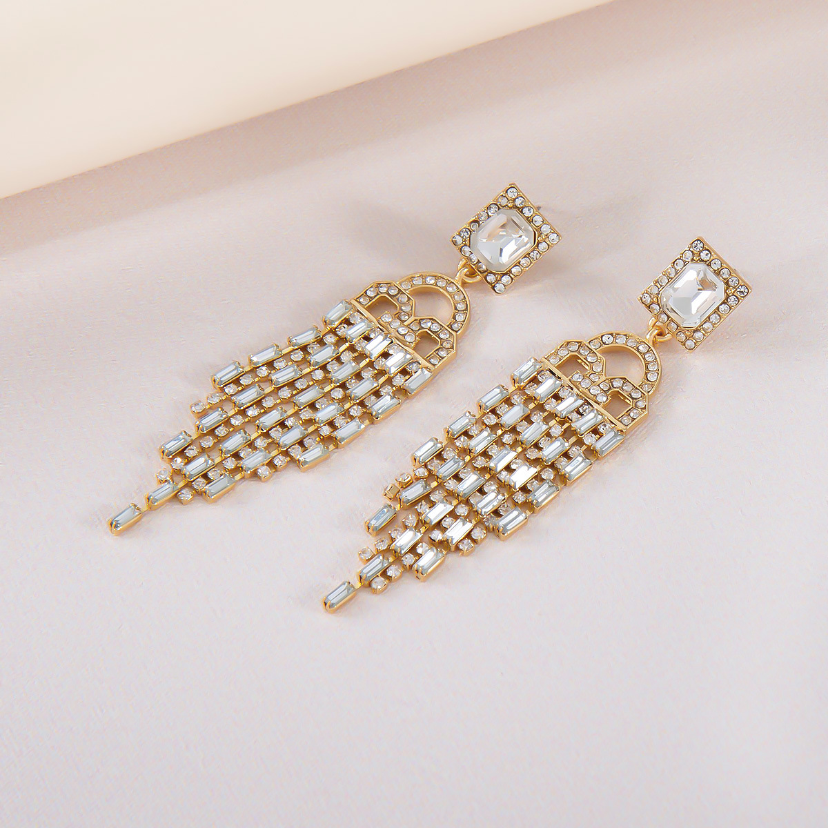 2021 New European And American High-key Dignified Tassel Hipster Luxury Hot Earrings Trendy Earrings Alloy Colorful Crystals Long display picture 9