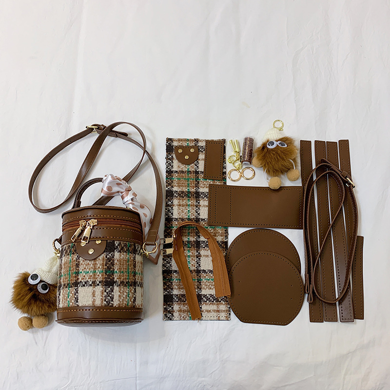 Bag Women's 2022 New Autumn Bucket Bag Texted Cylinder Crossbody Western Style Portable Material Bag DIY Cute Pendant