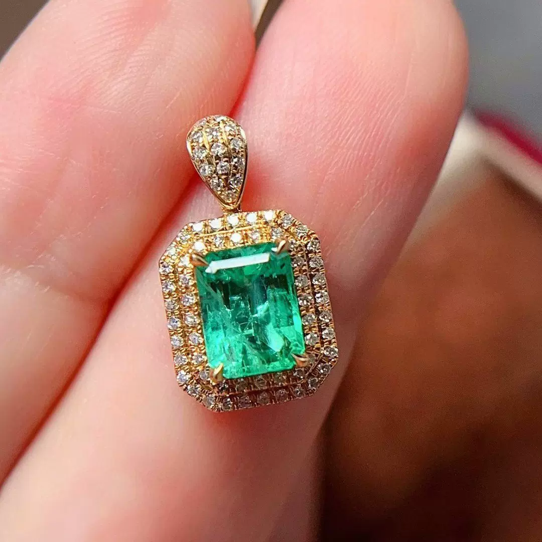 福 贝 钻 珠 宝18K金镶嵌天然祖母绿吊坠 哥伦比亚 产地 钻石项坠