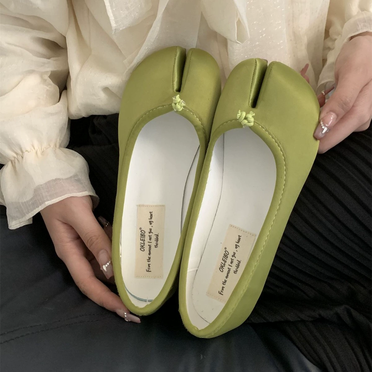 Single shoes