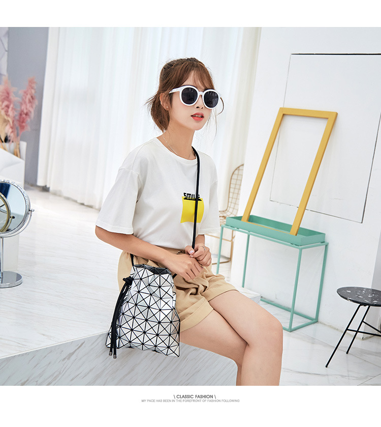 2024 nuova borsa a tracolla giapponese da donna a secchiello con coulisse a spalla in PU brillante con geometria a griglia di diamanti_voghion.com